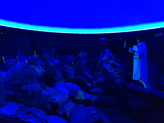 Inspiria Science Center  mai 2015: Besøk av vennskapsklubben i Sotenäs. I planetariet fikk vi reise ut i verdensrommet.