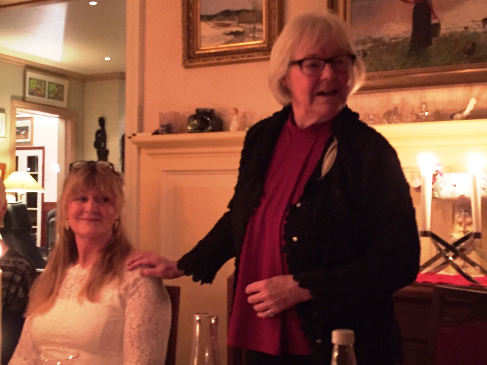 Julemøtet 2015: Eva er fadder for vårt nye medlem Marit