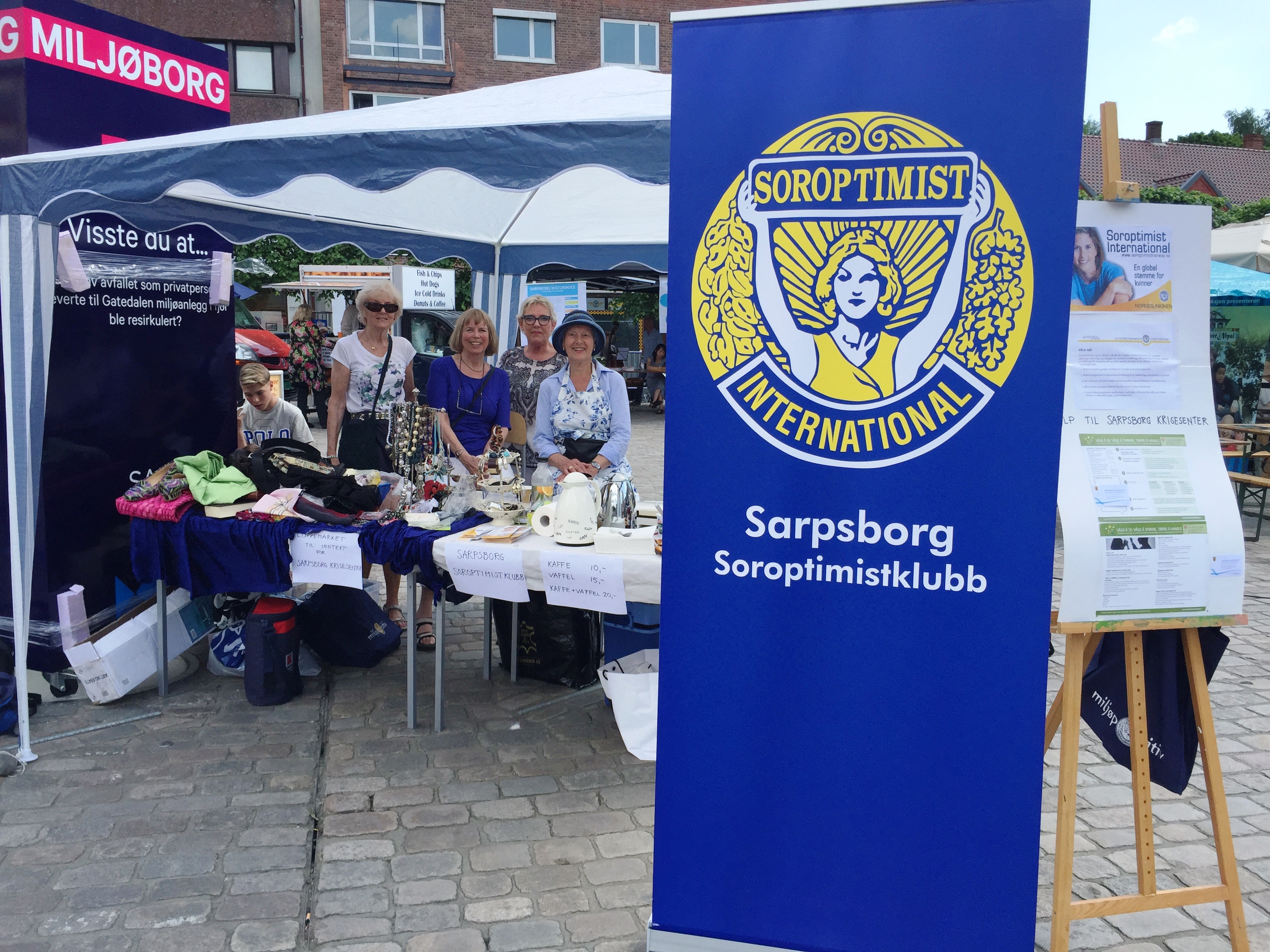 Juni 2016: Sarpsborg soroptimistklubb deltok med stand under festuka i 1000-årsjubileet: "Folk i Sarp" - Mangfold, likeverd og inkludering. Inntekten gikk til Sarpsborg krisesenter.
