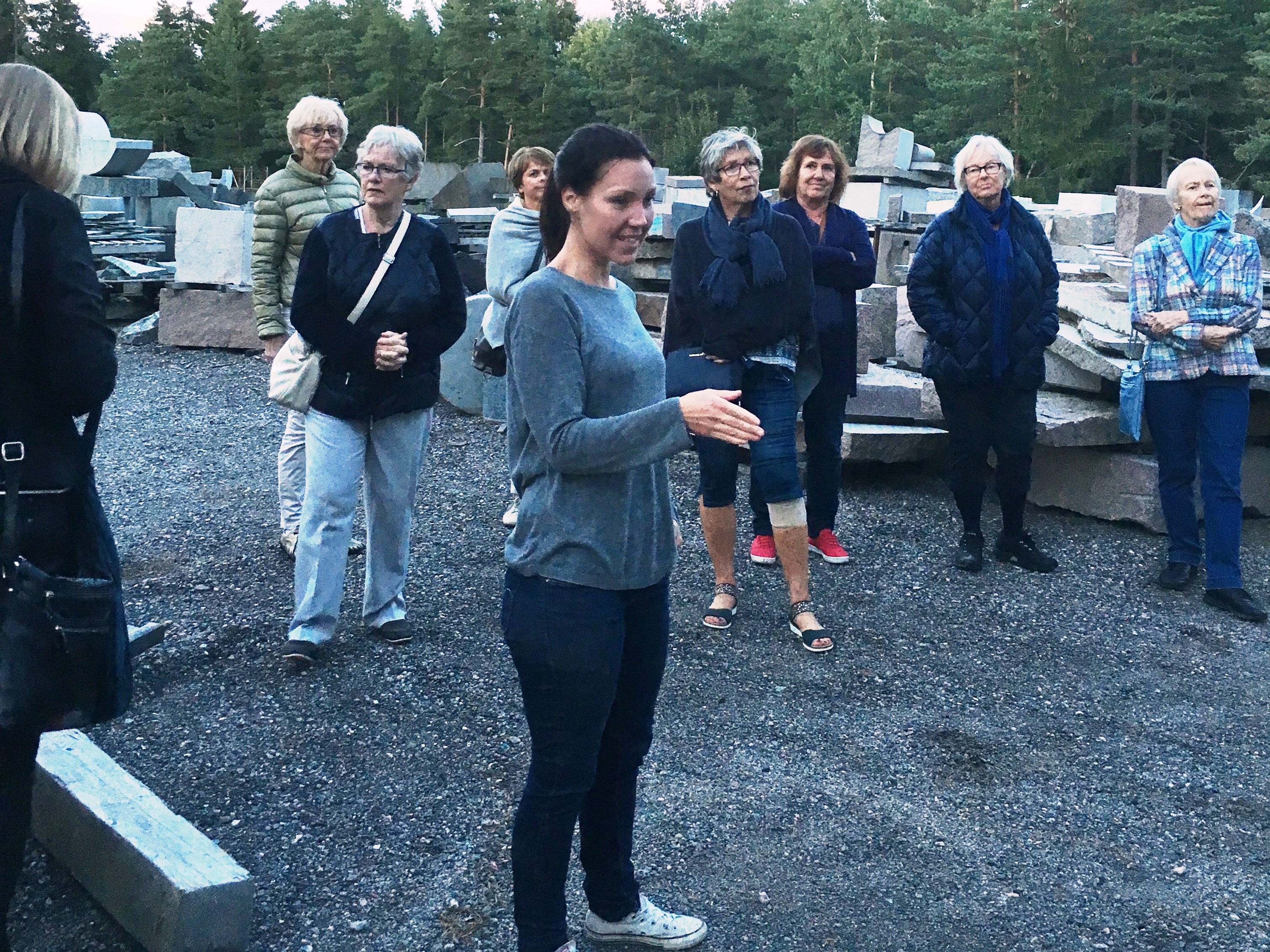 September 2016: Omvisning på Johansens Monumenthuggeri ved Vigdis Johansen