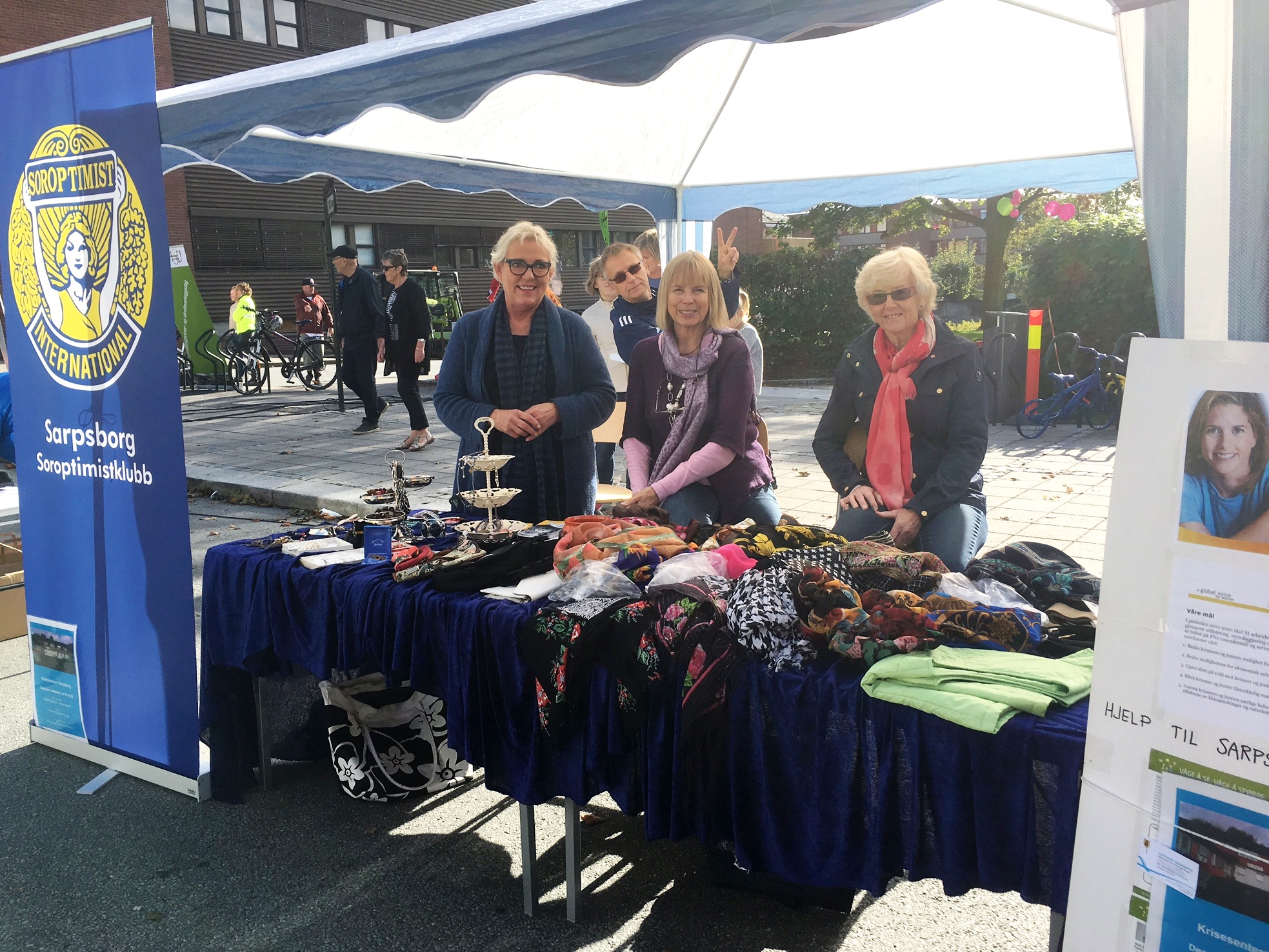 September 2016: Forbausende byfest. Loppemarked til innntekt for Sarpsborg krisesenter.